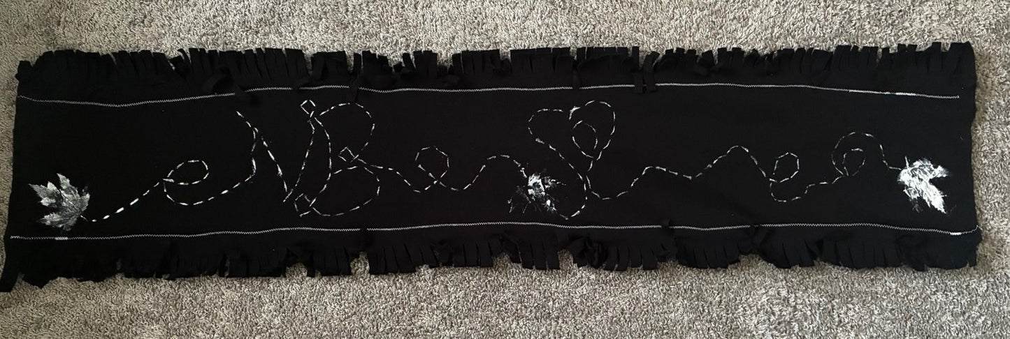 THE DRIFTING LEAF" SCARF (1of1)
