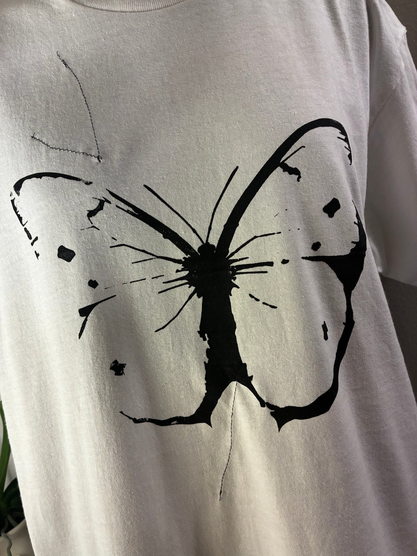 WHITE BUTTERFLY TEE