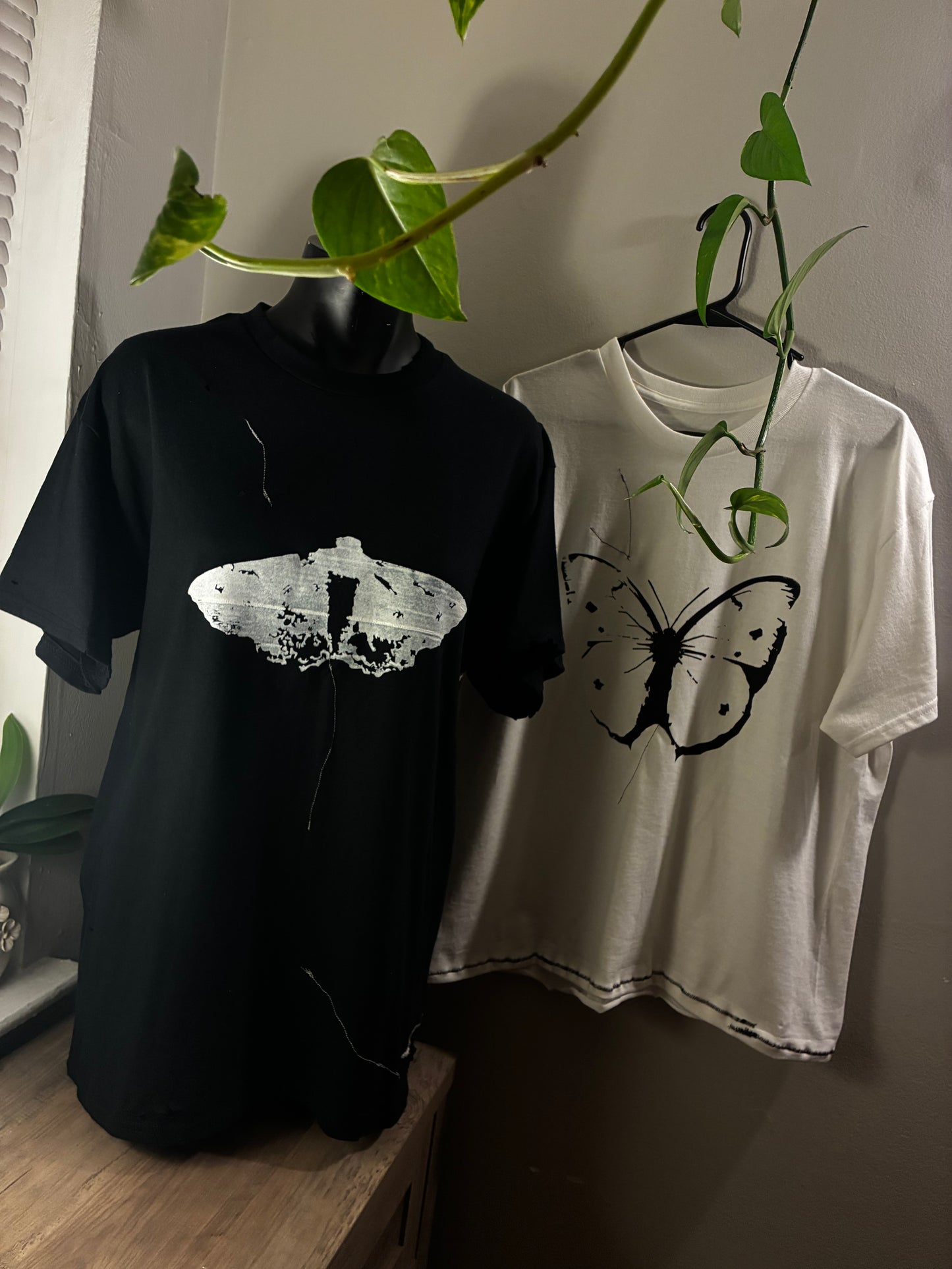 MOTH TEE (1of1)