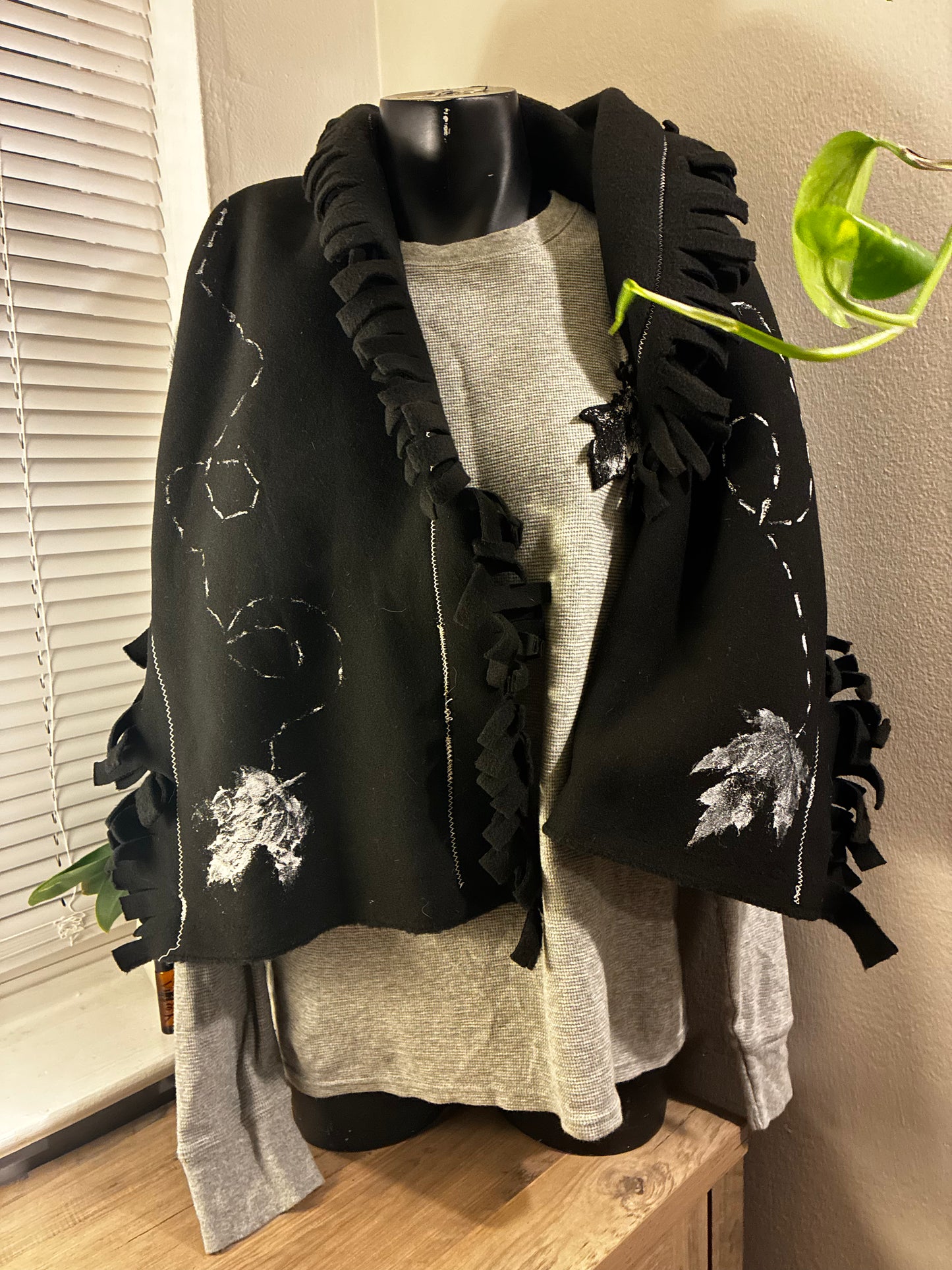 THE DRIFTING LEAF" SCARF (1of1)
