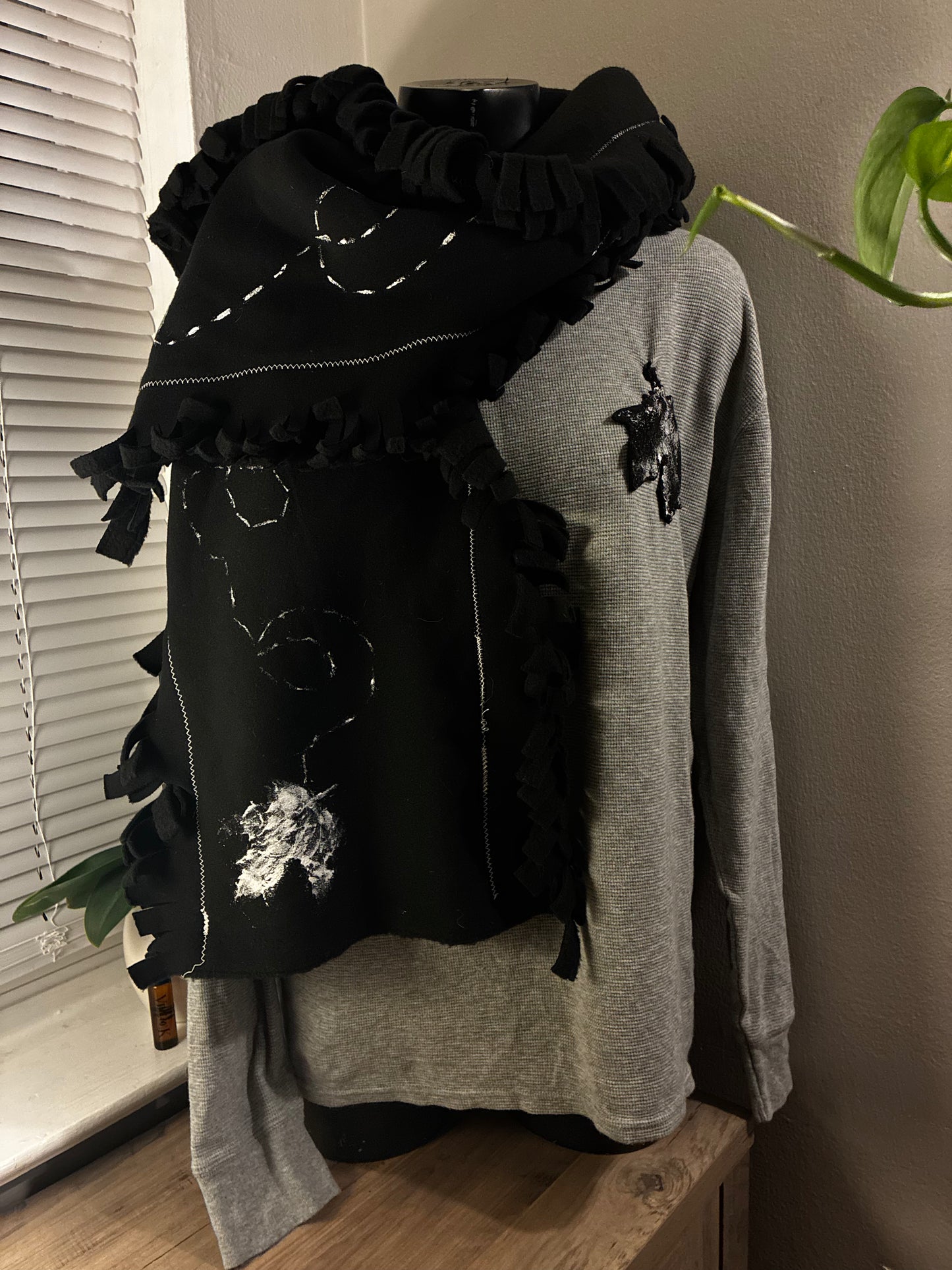 THE DRIFTING LEAF" SCARF (1of1)