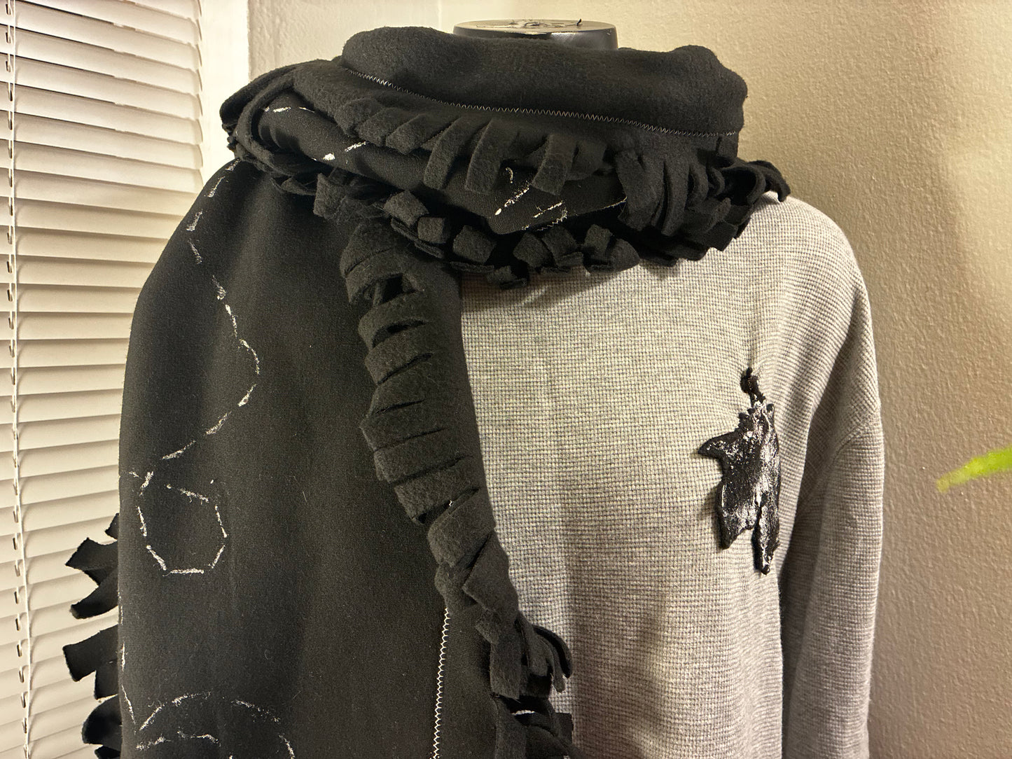 THE DRIFTING LEAF" SCARF (1of1)