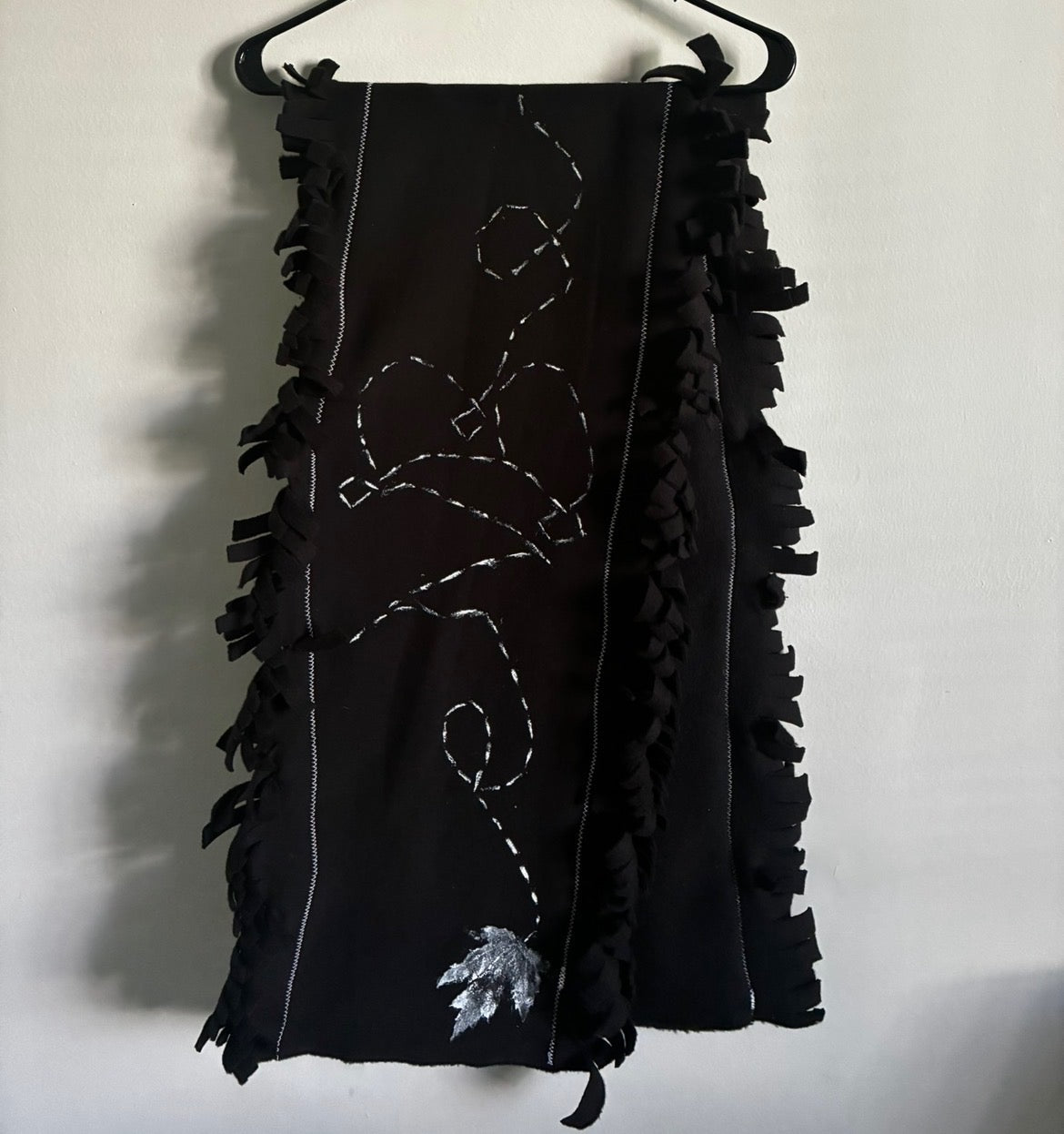THE DRIFTING LEAF" SCARF (1of1)